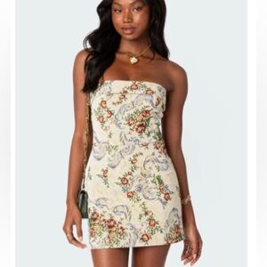 Pretty floral Edikted dress Xs never worn. Tag still on